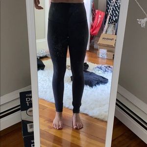 Gray lululemon leggings. Fit for size 2-4.